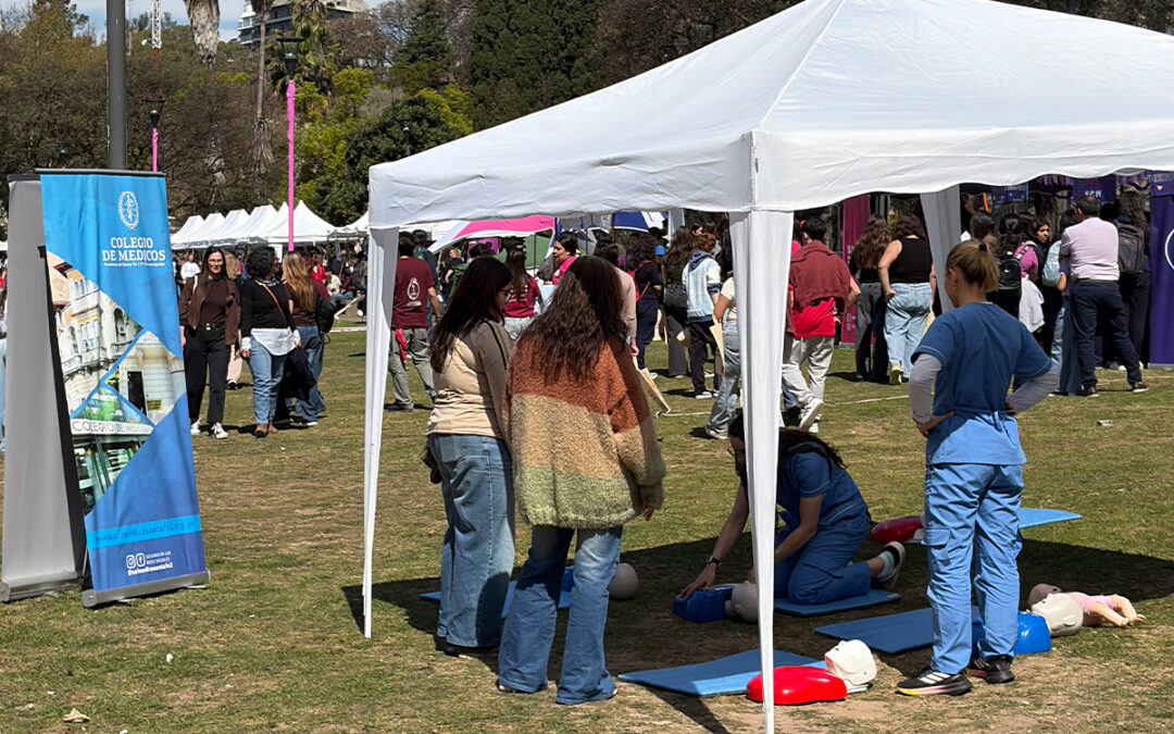 RCP y promoción de la salud: el Colegio de Médicos estuvo presente en Expo Carreras UNR 2026